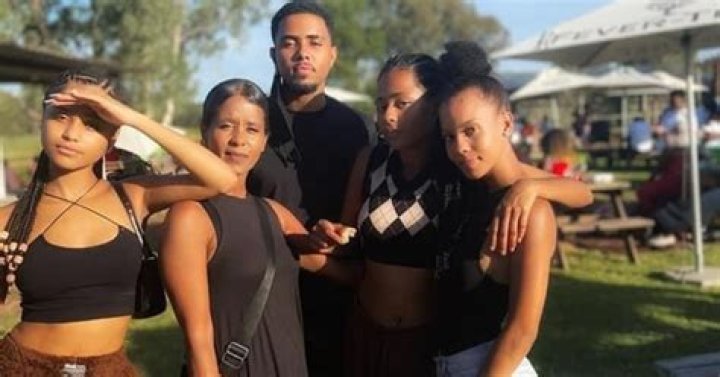 Who are Whitney Peak siblings?